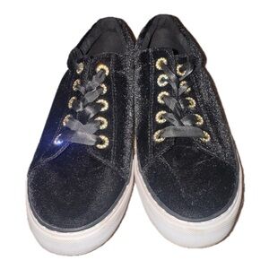 Lilly Pulitzer Lisa sneaker in black velvet